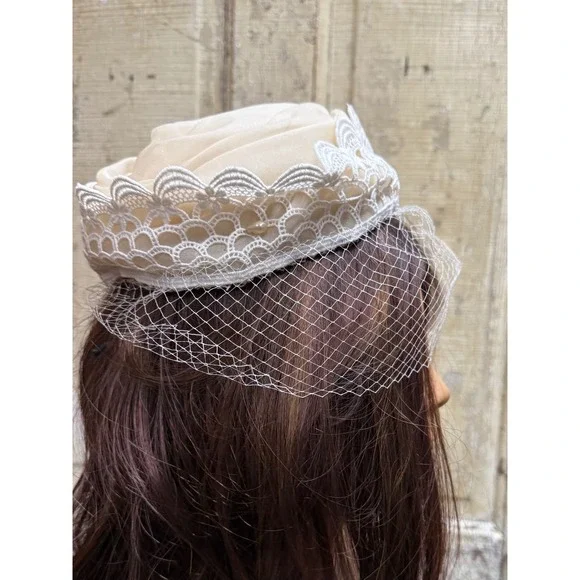 Vintage Cream Satin Pillbox Hat White Lace Birdcage Veil Bridal Wedding - Picture 5 of 13